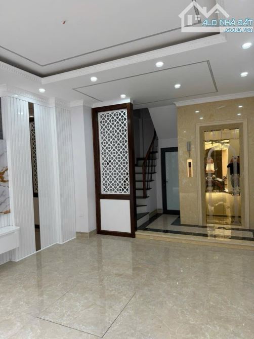 Bán nhà phân lô Cầu Giấy - Giao thông vận tải, gara, thang máy, 2 thoáng, 50m, 18 tỷ. - 2