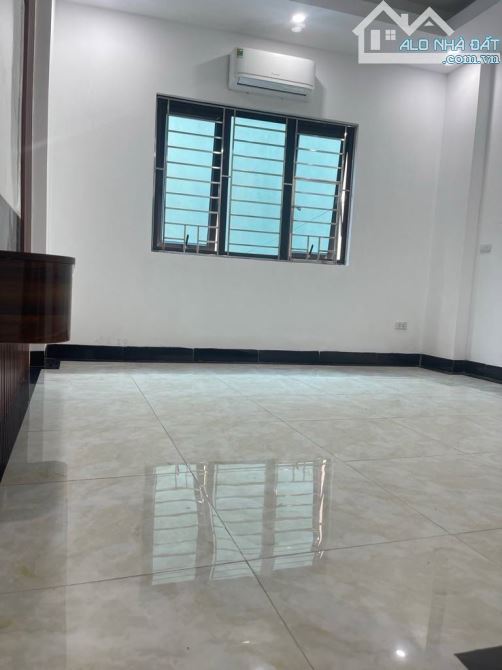 MỘT CĂN DUY NHẤT 🏠 NHÀ ĐẸP THẠCH BÀN - LONG BIÊN 30m2 NGÕ NÔNG, Ô TÔ ĐỖ CỬA 💸 4.65 TỈ - 2