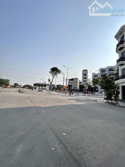 💥Bán lô biệt thự duy nhất tại TĐC Gốc Lim 200m2 đông nam đường to_ ngay công viên điểm 4 - 2