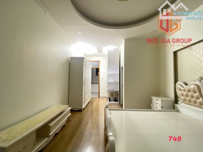 Bán nhà mặt tiền đường D9, khu D2D 1 trệt 3 lầu sổ hồng hoàn công 286m2 sàn giá 11.5 tỷ - 2