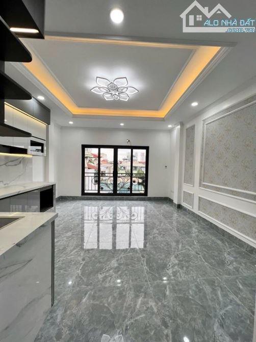 CỰC PHẨM LIÊN MẠC - 35M2 - 5TY9 - THANG MÁY - VIEW SÔNG HỒNG - ĐƯỜNG 5M Ô TÔ TRÁNH ĐỖ - 3