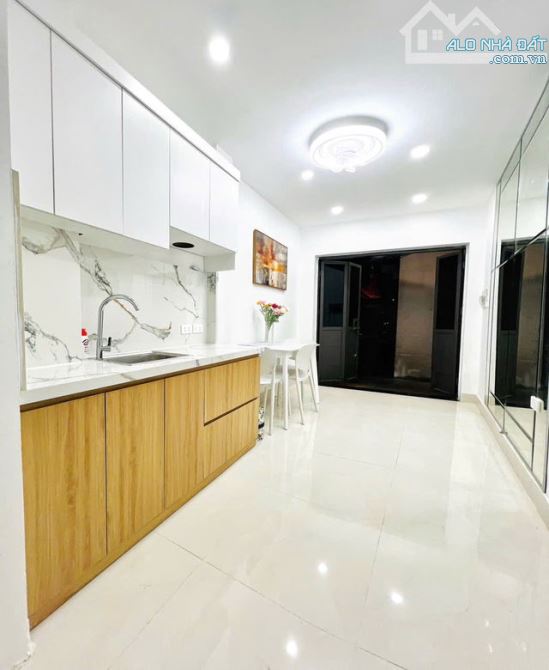 GIA ĐÌNH CẦN BÁN NHÀ TRONG NGÕ 2 MẶT THOÁNG CÁT LINH -ĐỐNG ĐA 5 TẦNG - 3