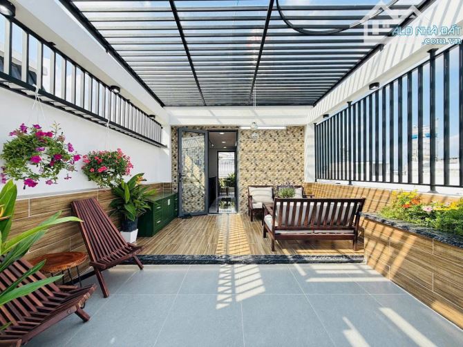 XINH ĐẸP LUNG LINH - Nhà  HXH Trường Sa, P.5 Tb. (DT: 5,3 X16m) - 6 tầng + thang máy. - 3