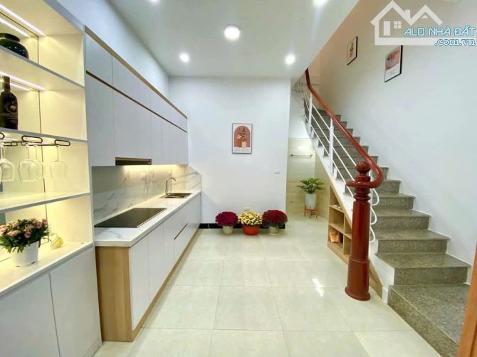Bán Nhà CẦU GIẤY - Gần Phố - 7 tỷ - Dt 34m x 4 Tầng x Mt 3.6m - Ngõ Rộng - Trung Tâm Quận - 3