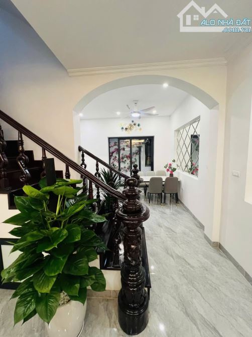 LÔ VIP - Ô TÔ NHỎ ĐỖ CỬA - NỘI THẤT ĐẸP LONG LANH DỌN VỀ Ở LUÔN - SỔ ĐẸP - NHÀ DÂN XÂY - 3