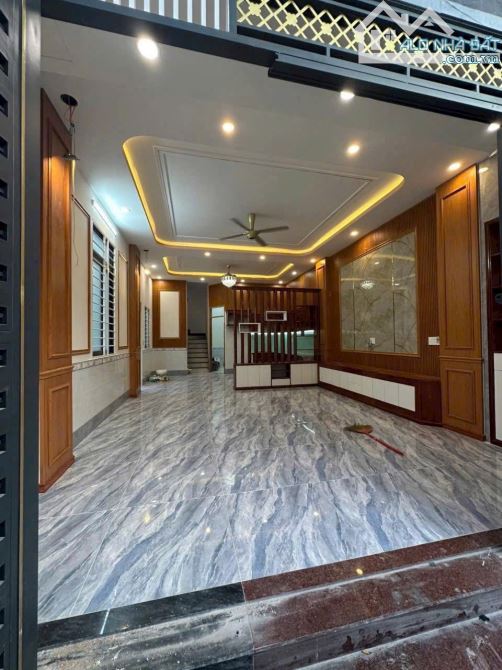 CHỦ GỞI BÁN NHÀ 1 TRỆT 1 LẦU GÓC 2 MẶT TIỀN (HOÀN CÔNG) ĐƯỜNG OTO NGAY UBDN P. TÂN VẠN - 3