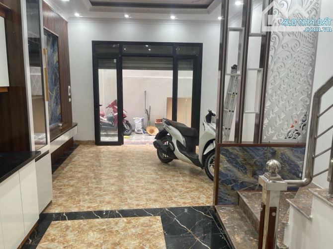 MỘT CĂN DUY NHẤT 🏠 NHÀ ĐẸP THẠCH BÀN - LONG BIÊN 30m2 NGÕ NÔNG, Ô TÔ ĐỖ CỬA 💸 4.65 TỈ - 3