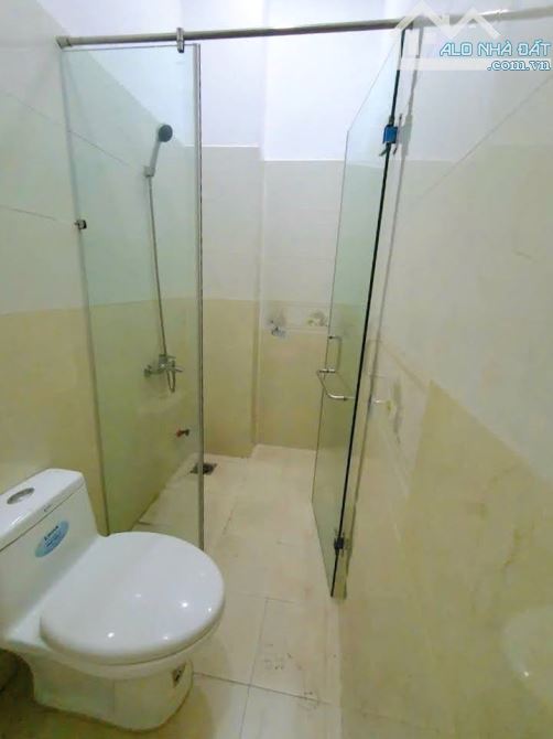 Bán gấp nhà 62 m2, thạnh xuân quận 12, hẻm xe tải, còn mới ở ngay 3 tầng - 4