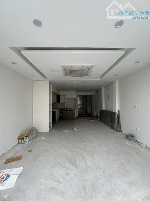 BÁN TÒA VĂN PHÒNG MỚI XÂY – PHỐ HOÀNG NGÂN – DT 61m² x 8 TẦNG – MẶT TIỀN 4.7m – GIÁ 32 TỶ - 4