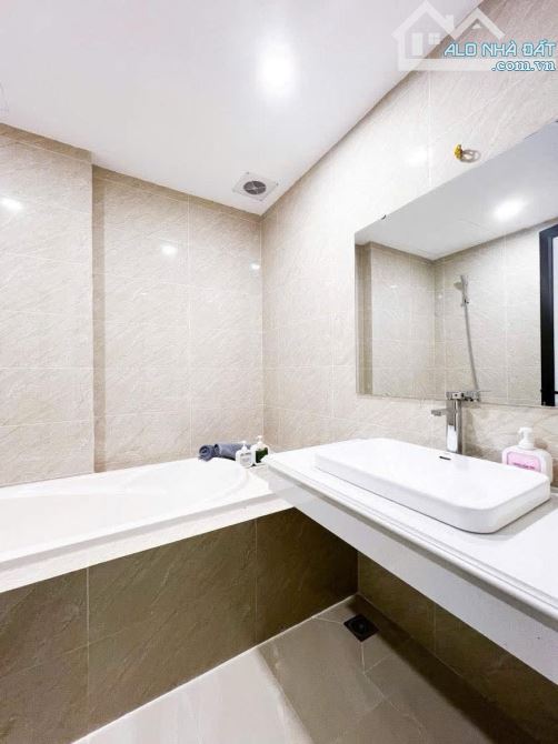 Bán nhà phân lô Cầu Giấy - Giao thông vận tải, gara, thang máy, 2 thoáng, 50m, 18 tỷ. - 4
