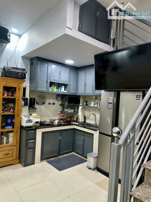 Lê Đình Thám Tân Phú 20m2 3 tầng giá nhỉnh 3 tỷ - 4
