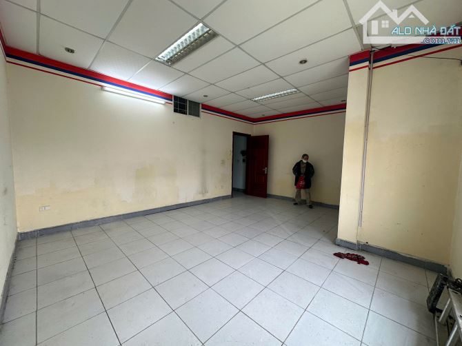 Cho thuê văn phòng giá rẻ tại Nguyễn Xiển, DT 50 m2 được chia làm 2 phòng - 5