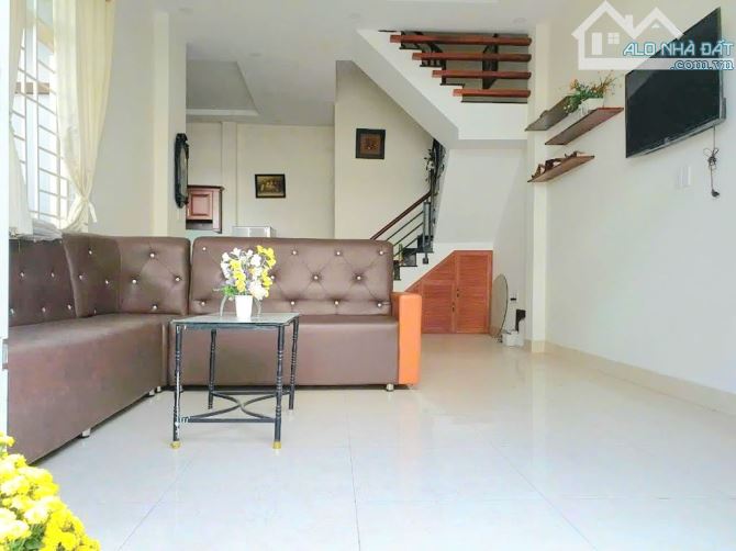 Bán gấp nhà 62 m2, thạnh xuân quận 12, hẻm xe tải, còn mới ở ngay 3 tầng - 6