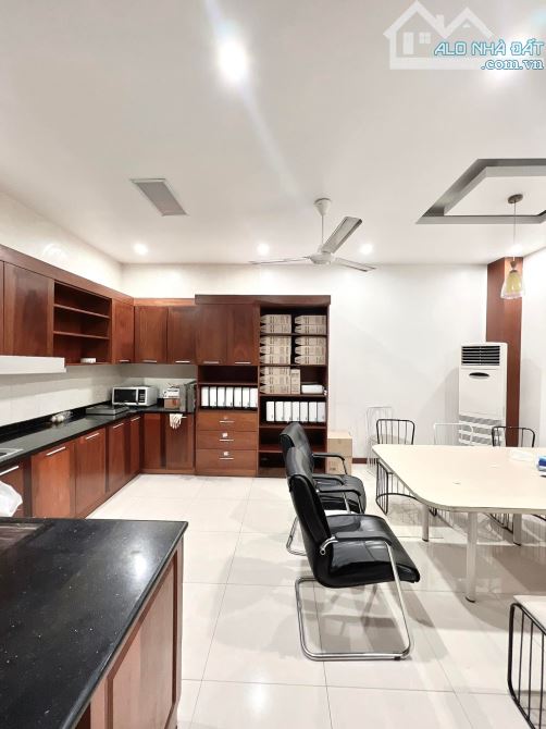 Bán nhà Trung Kính DT 85m2 x 4 tầng, MT 5.5m, Giá 31 tỷ - 6
