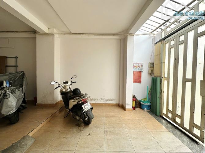 GIÁP Q1 - HẺM Ô TÔ - 46M2 A4 - 5 TẦNG BTCT, 6 PN, VỆ SINH RIÊNG - 7.x TỶ. - 6