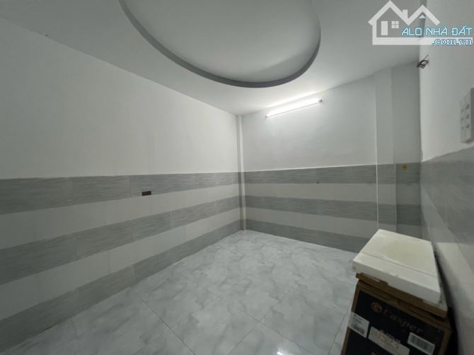 Tân Bình, Nguyễn Trọng Tuyển , 50m2, 2 Tầng , Xe hơi đậu Cổng , Giá 5,9 Tỷ TL - 6