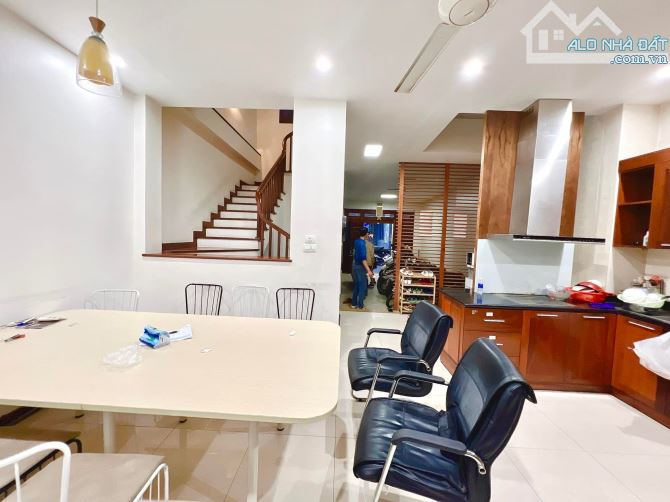 Bán nhà Trung Kính DT 85m2 x 4 tầng, MT 5.5m, Giá 31 tỷ - 7