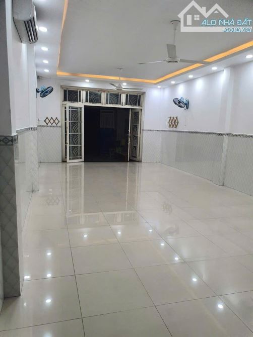 Bán Gấp Nhà Gần Trường Học Dĩ An Vị Trí Đẹp Đường 5m - 7