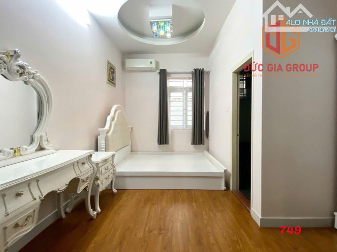 Bán nhà mặt tiền đường D9, khu D2D 1 trệt 3 lầu sổ hồng hoàn công 286m2 sàn giá 11.5 tỷ - 7