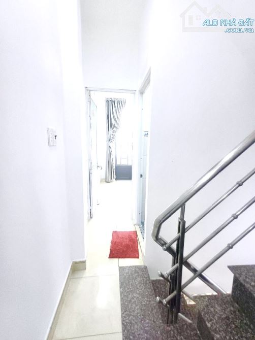 NHÀ ĐẸP 3 TẦNG LUNG LINH, XE HƠI TẬN CỬA, KẾ BÊN QUẬN 7, NHỈNH 3 TỶ - 8