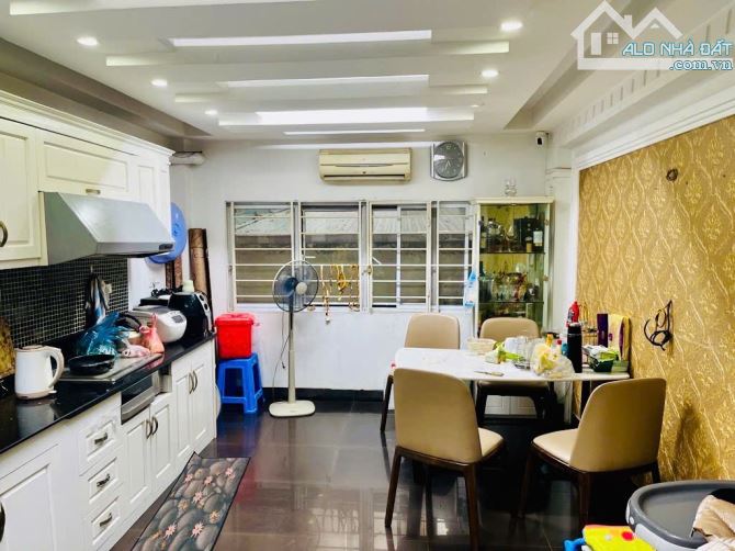 [Ngõ thông, Lô góc, Giảm 1.1 tỷ] Nhà Tân Mai 36m2 x 6 tầng giá 6.x tỷ CHÍNH CHỦ bán gấp Di - 9