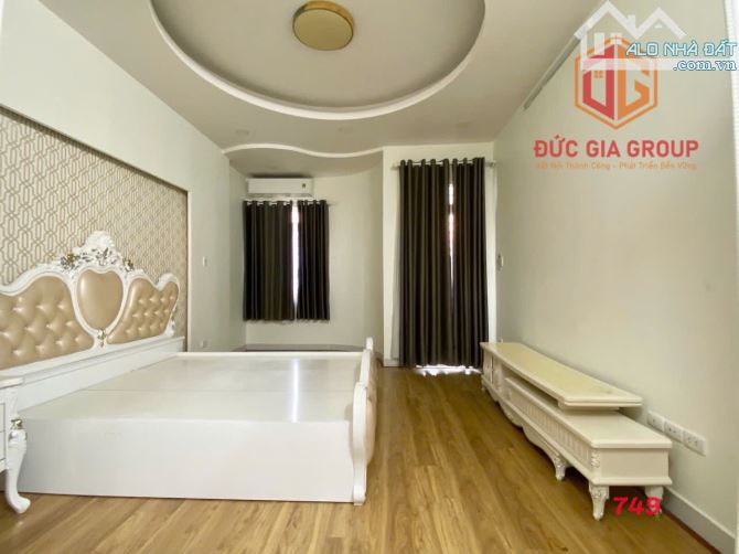 Bán nhà mặt tiền đường D9, khu D2D 1 trệt 3 lầu sổ hồng hoàn công 286m2 sàn giá 11.5 tỷ - 9