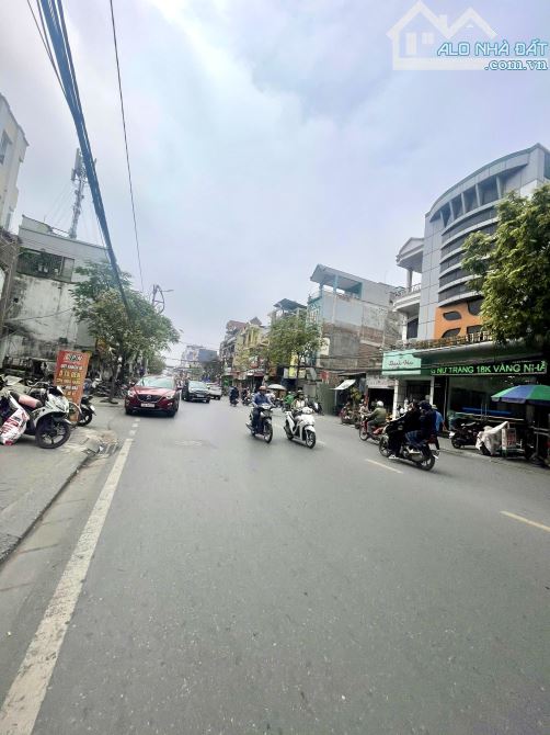 Cho thuê nhà mặt đường Trần Nguyên Hãn , Lê Chân  - Diện tích : 220m  - Mặt tiền : 10m
