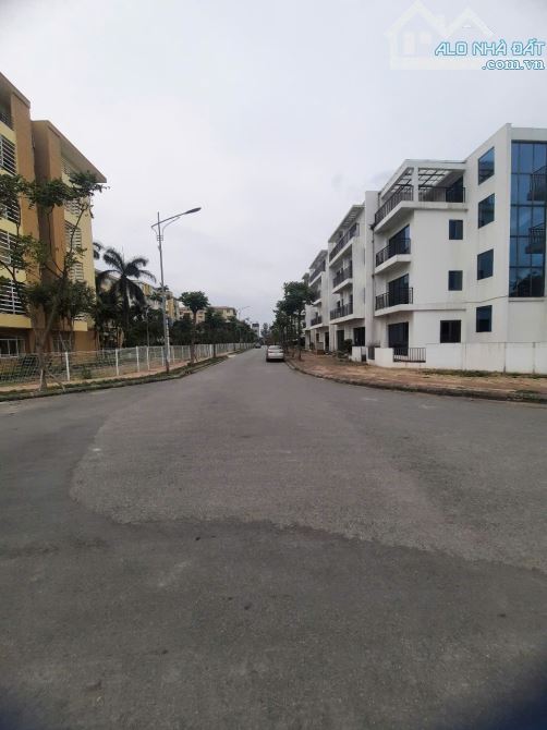 Chủ bán căn nhà liên kê BT2 - 4 tầng hoàn thiện ngoài khu Viglacera yên phong - 2