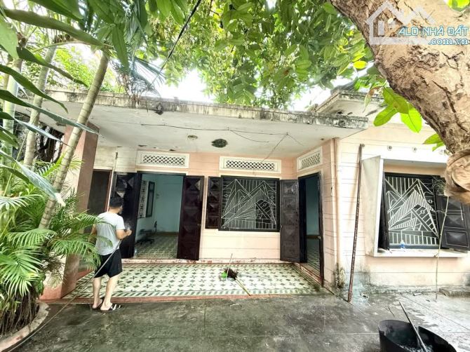 💰 Tiền đây chứ đâu, đầu tư xây căn hộ trung tâm thì vip luôn. 172m2 kiệt oto Hoàng Diệu.