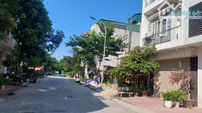 Bán nhà 2 tầng Hòa Đình, Võ Cường, ô tô đỗ cửa, nhìn sang giãn dân, giá 4.7 tỷ