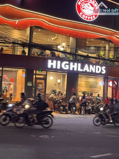 HÀNG HOT NHẤT QUẬN 12 ! Dãy nhà Trọ mặt tiền đối diện HIGHLAND Q12 - 1