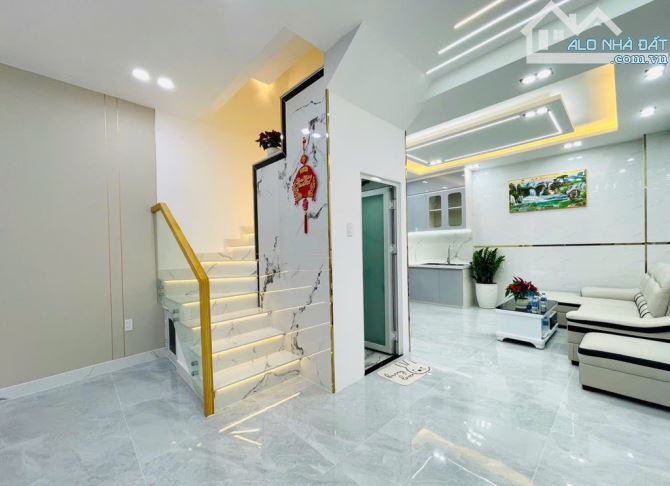 HẺM XE HƠI - TRUNG TÂM GÒ VẤP - NHÀ MỚI ĐẸP LUNG LINH - SÁT CHỢ HẠNH THÔNG TÂY- TẶNG FULL