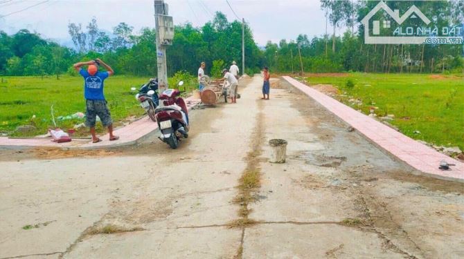 BÁN ĐẤT ĐẠI LỘC RẺ NHẤT CHỈ 550TR VỚI DIỆN TÍCH GẦN 250M2.