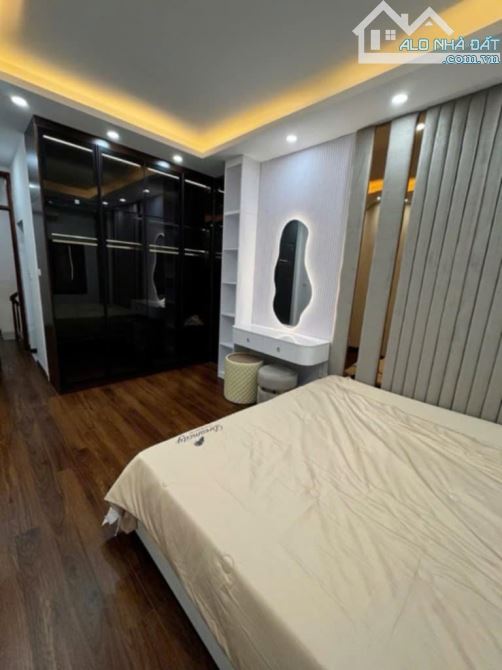 Lô Góc, kinh doanh Trần Duy Hưng 48m 5 tầng MT 7m 14.2 tỷ