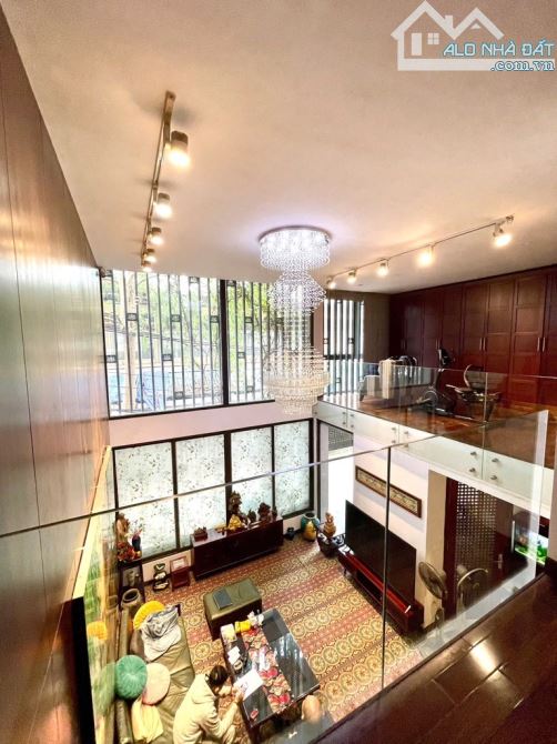 Nhà phân lô Minh Khai gần Time City, dt 100m, 5 tầng, mt 8m, giá 28tỷ