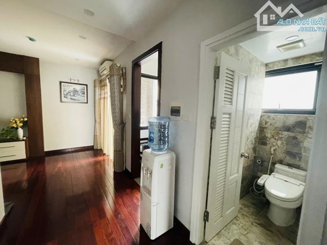 BÁN GẤP NHÀ PL QUẦN NGỰA,ĐỐC NGỮ.DT:130M2,MT:6M.TRƯỚC NHÀ RỘNG 9M.Ô TÔ ĐỂ NGÀY ĐÊM.2 NGÕ