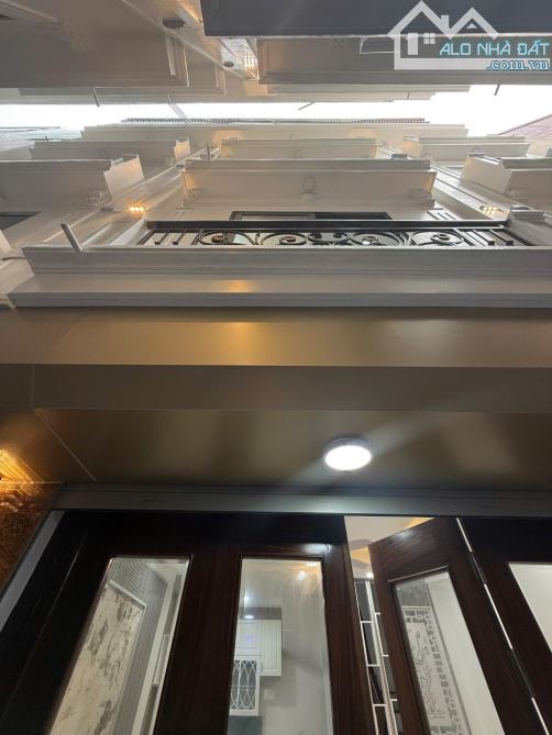 Cần bán nhà xây mới 5 tầng ngõ 250 Tân Mai, ngay ngã tư Tân Mai- Kim Đồng ngõ thông ô tô n
