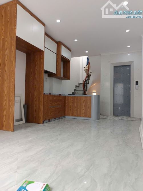 Bán nhà Định Công 6 tầng có tháng máy 8 Tỷ
