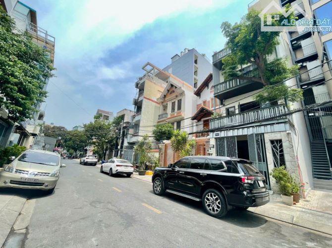 Bán biệt thự HXH BÙI ĐÌNH TÙY, P.12, BT, DT:(8m❌20m.  - Kết cấu: 3 tầng BTCT.