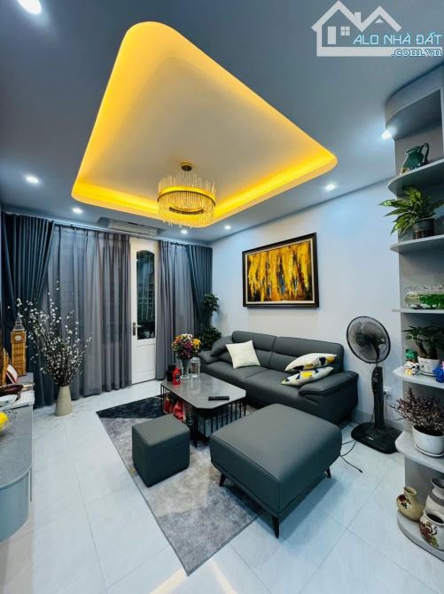 Hiếm! nhà Phạm Ngọc Thạch Đống Đa, ô tô đỗ cửa, nhà đẹp, DT45m, 5T, giá 14.85 tỷ