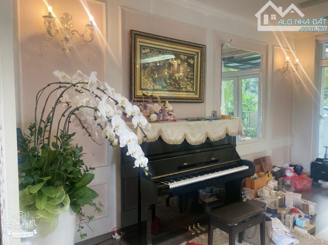 SIÊU BIỆT THỰ LONG BIÊN - ĐẲNG CẤP CHÂU ÂU  - MẶT TIỀN KHỦNG - AN SINH TUYỆT VỜI