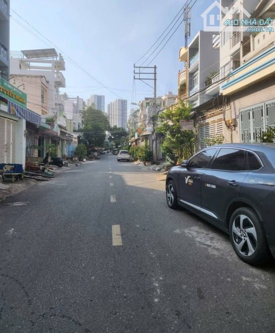 Bán nhà CXPL D gần Metro Bình Phú ( 4X23 ) 3 tầng đúc lề đường 3m giá 11,1 tỷ.