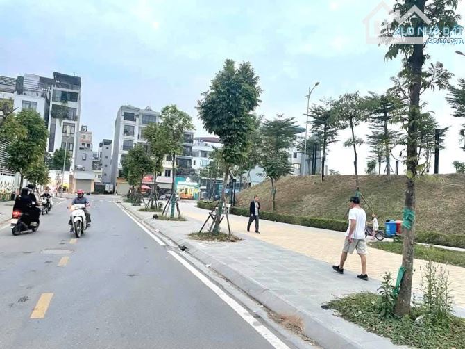 Bán căn LIỀN KỀ KHAI SƠN HILL - 90m 6tầng thô -  giá chỉ 25tỷ3 view công viên, trường học.