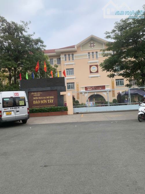 CHÍNH CHỦ BÁN NHÀ 3 TẦNG ĐƯỜNG 10, LINH XUÂN – ĐỐI DIỆN TRƯỜNG CẤP 3 ĐÀO SƠN TÂY