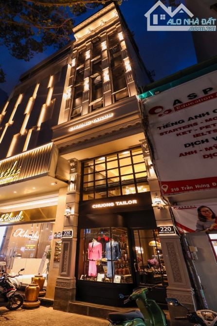 Mặt Tiền Trần Hưng Đạo,P. Nguyễn Cư Trinh,Q.1. DTSD: 400m2 8 lầu, thang máy. 44 tỷ