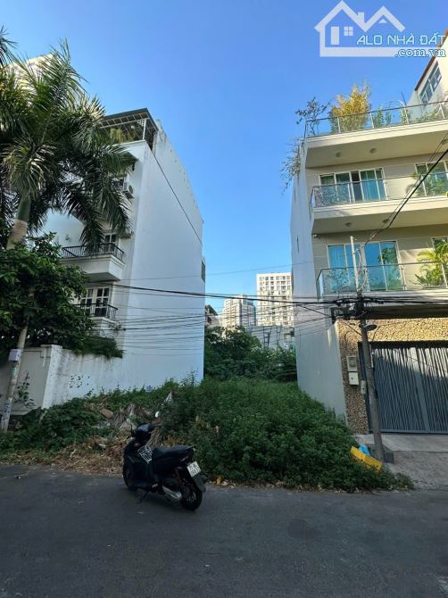 Bán Đất Đường 64 Nguyễn Văn Hưởng Thảo Điền Quận 2 8.5x19m Xây Dựng Cao Tầng Giá 31 Tỷ