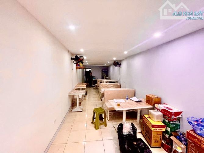 Bán nhà tập thể tầng một kinh doanh ô tô đỗ cửa