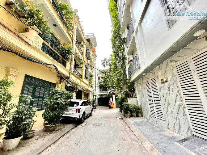 Bán nhà Hồ Ba Mẫu - CV Thống Nhất phân lô ô tô vỉa hè 60m 4 tầng
