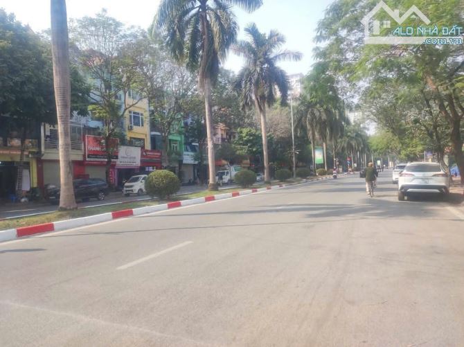 Hiếm! Nguyễn Khuyến, Văn Quán, DT 90m2*5 tầng, vỉa hè rộng, kinh doanh, nhỉnh 19 tỷ