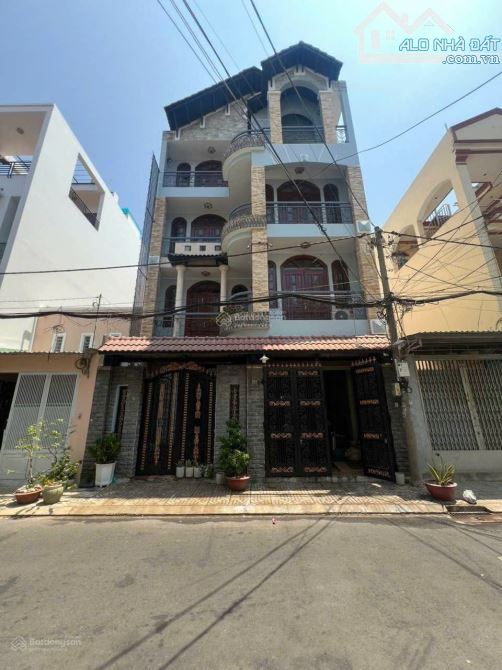 Bán gấp biệt thự Nguyễn Minh Hoàng, 10 x 16, 3 tầng, giá chỉ 23 tỷ